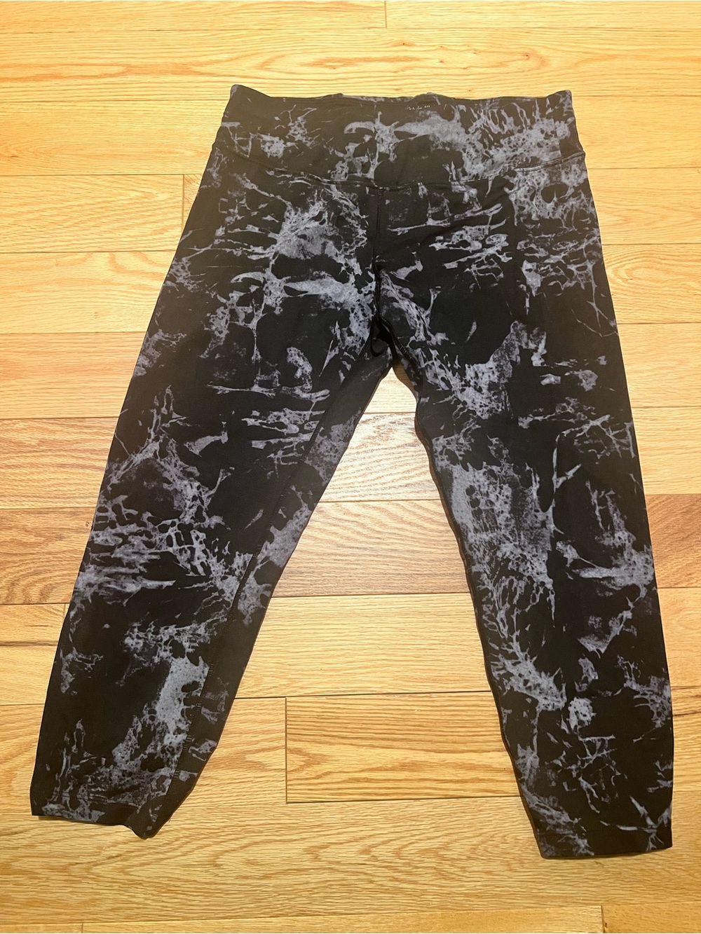 Calvin Klein Black Capri Leggings with Gray Marble Print